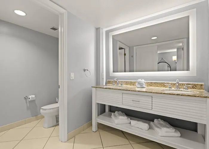 833 Aqualea / Beachfront Clearwater