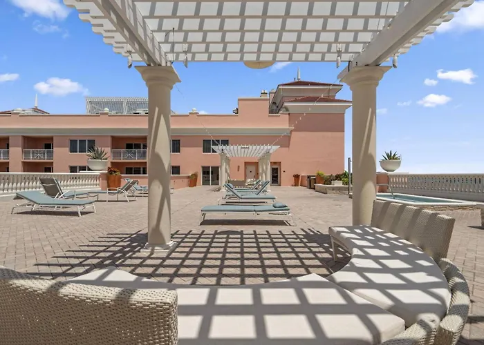 833 Aqualea / Beachfront Clearwater Hotel *