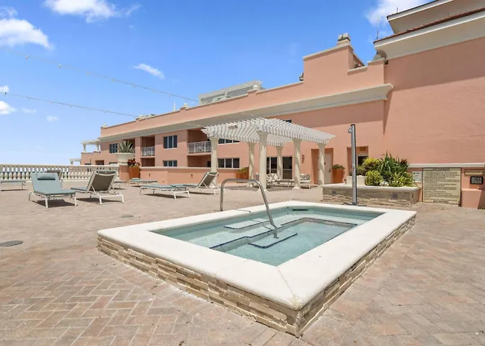833 Aqualea / Beachfront Clearwater * Clearwater Beach